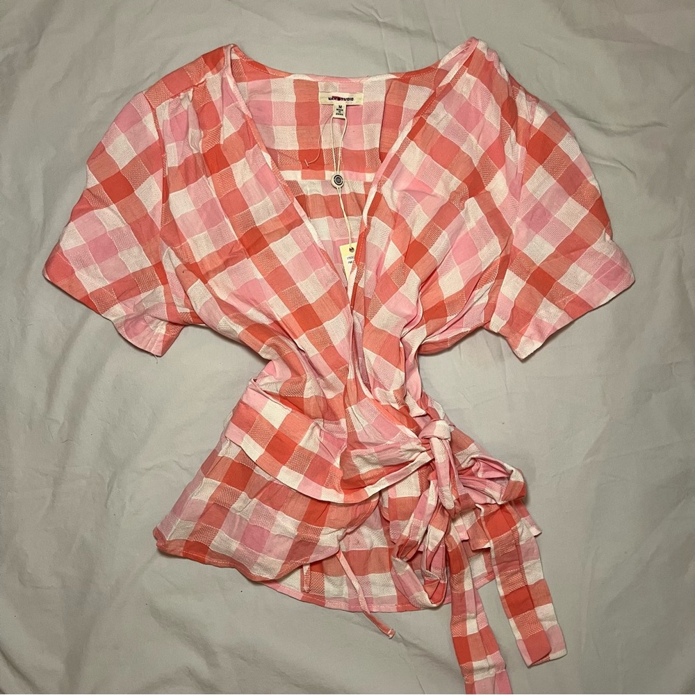 Max Studios women’s wrap top